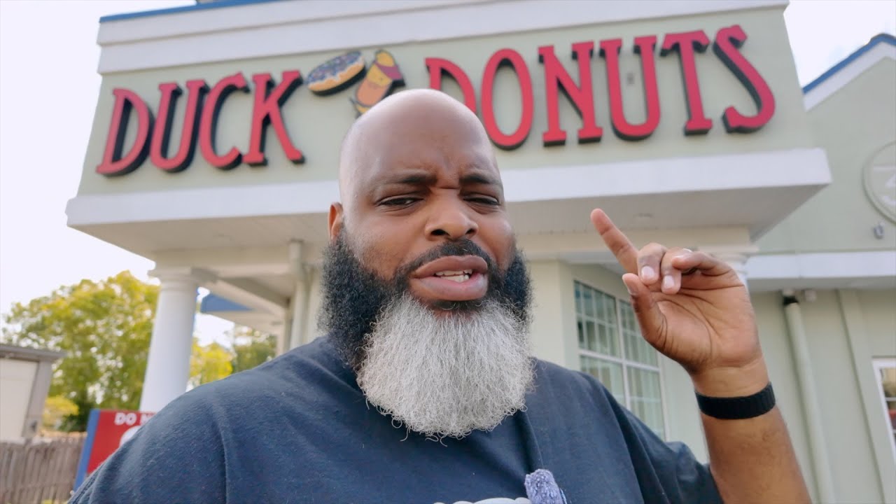 BETTER than Krispy Kreme?! DUCK DONUTS REVIEW!