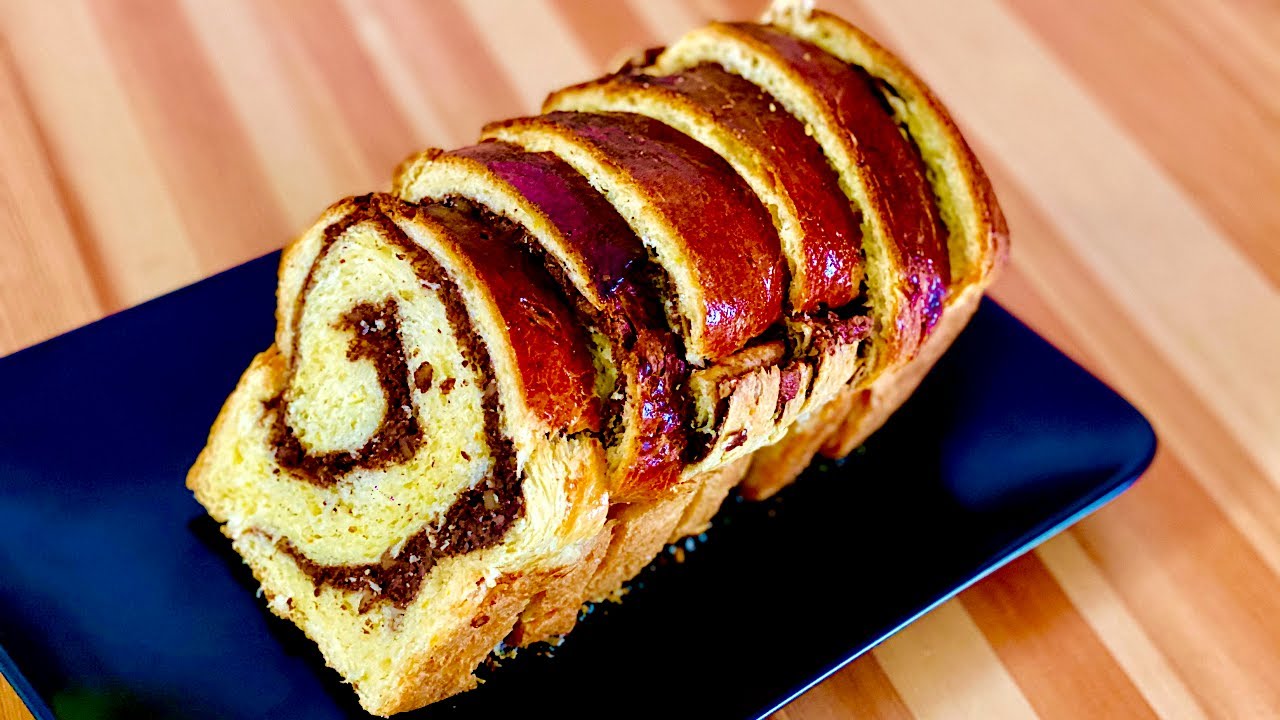 Romanian Sweet Bread with Walnuts - Cozonac cu Nuc&atilde; 🇹🇩