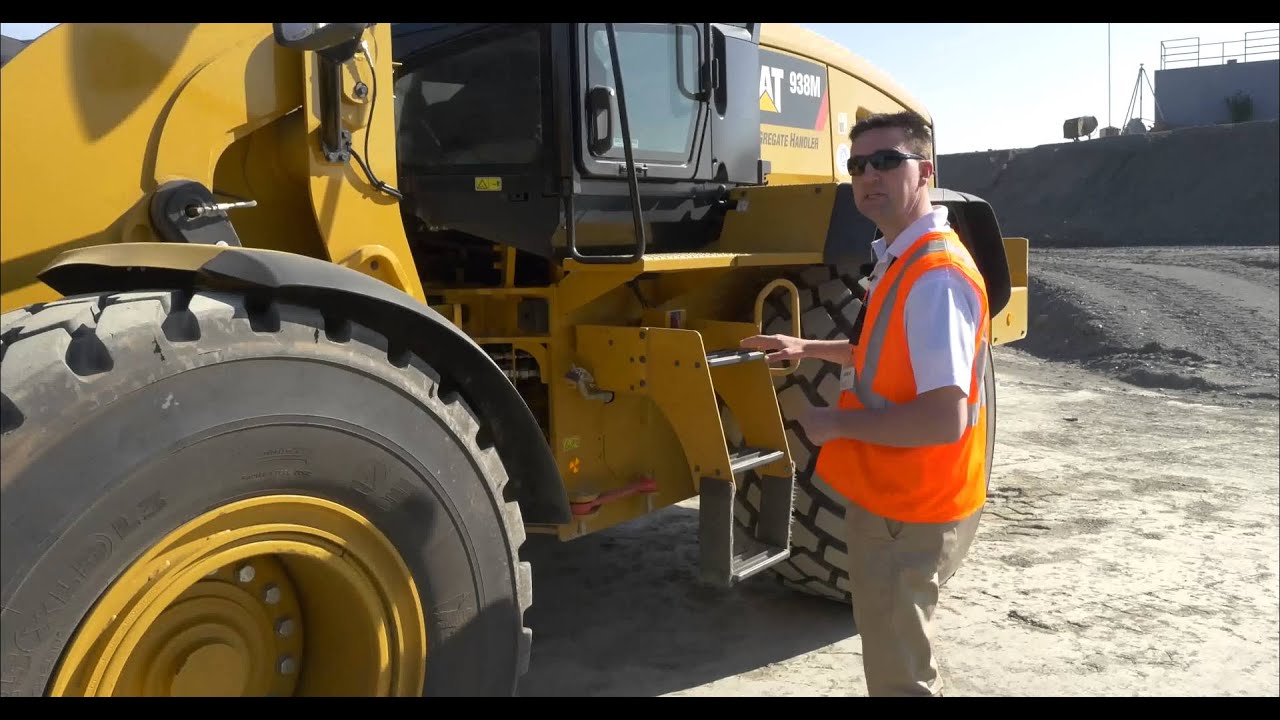 CAT 938M Aggregate Handler