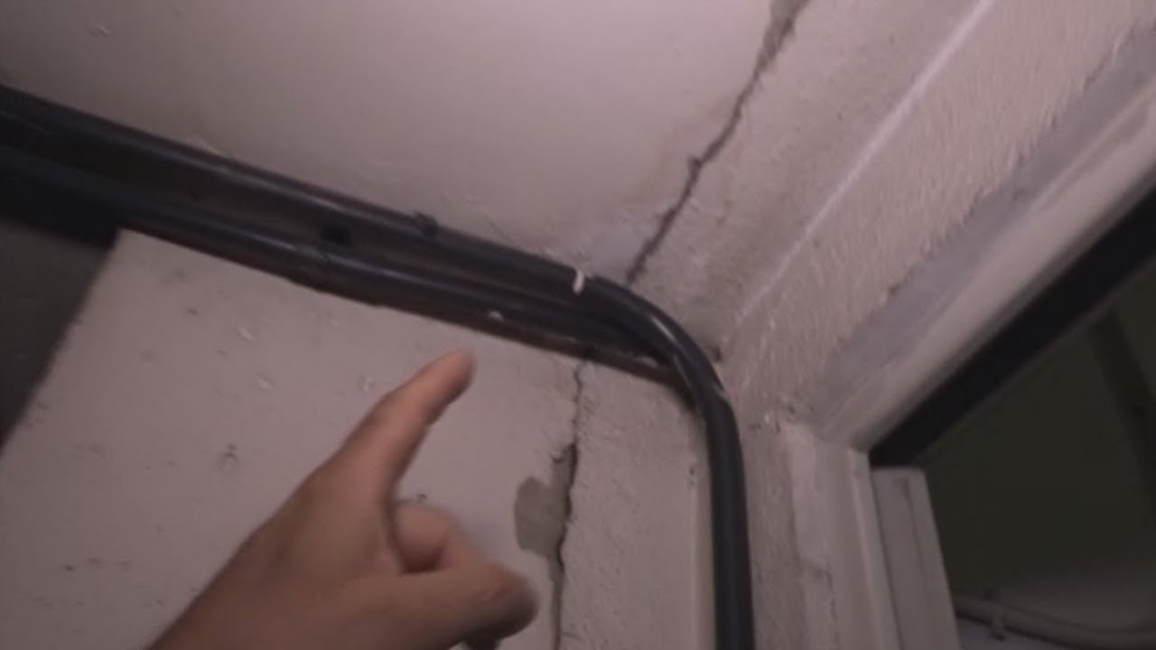 Cientos de vecinos asustados por las grietas de su vivienda