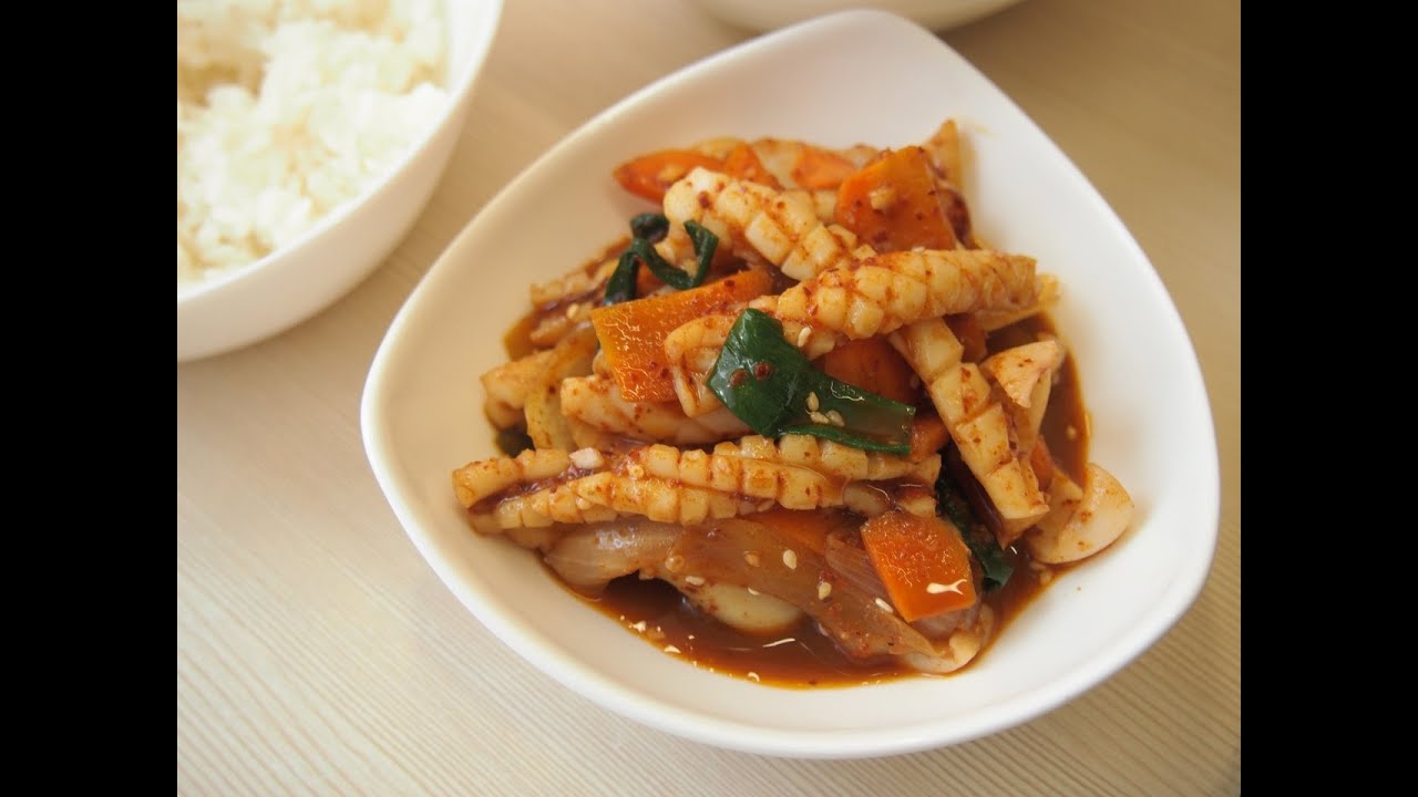 Традиционная корейская кухня: Оджино поккым (오징어 볶음) или жареный кальмар в остром соусе