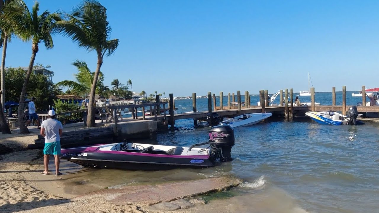 Keys island runners launching at caribbean club | Donzi ZRC is still not right 🤷&zwj;♂️