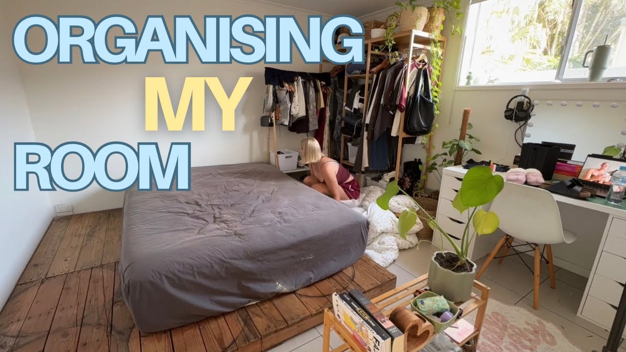 VLOG | reorganising my room, sewing and holiday prep 🧵🛍️