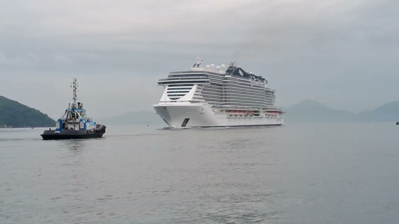 Sabadão e o civil chegando ao porto de santos