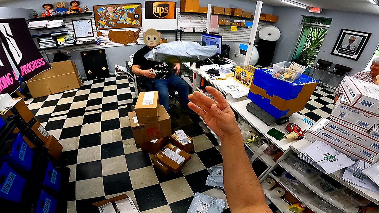 Ending the week with a rush of business | Shipping store POV | 4K