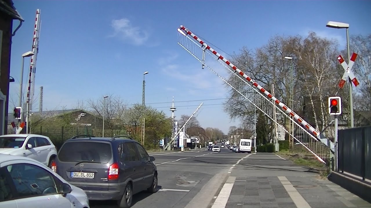 Spoorwegovergang Moers (D) // Railroad crossing // Bahnübergang