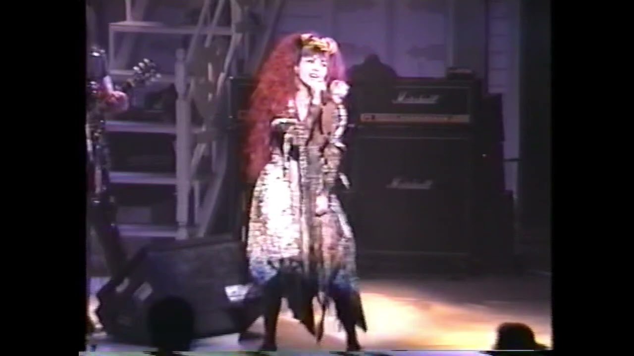 美人薄命   Ann Lewis w/PINX