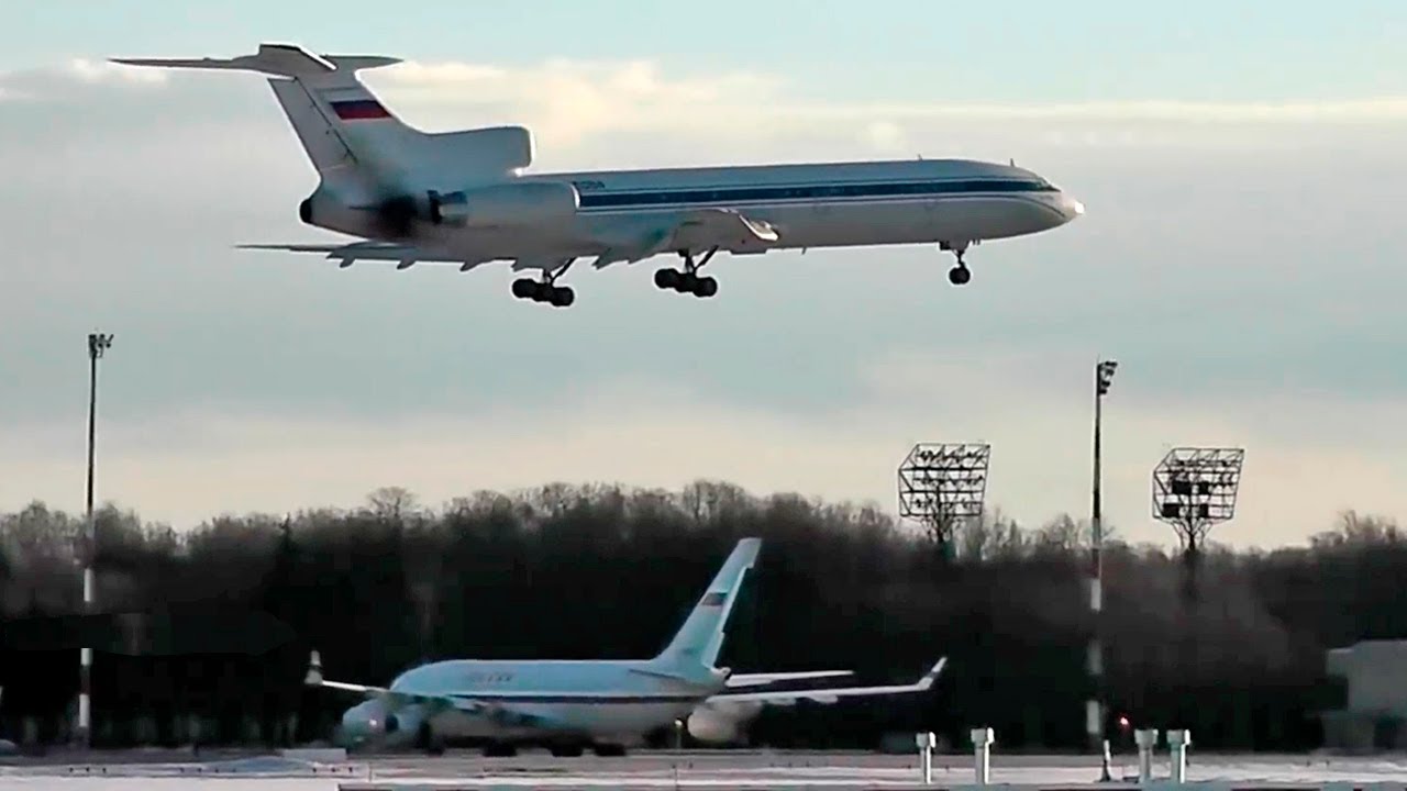 ✈Ту-154 - Не ушел на второй круг, пролетел половину полосы и включил реверс в воздухе / Внуково