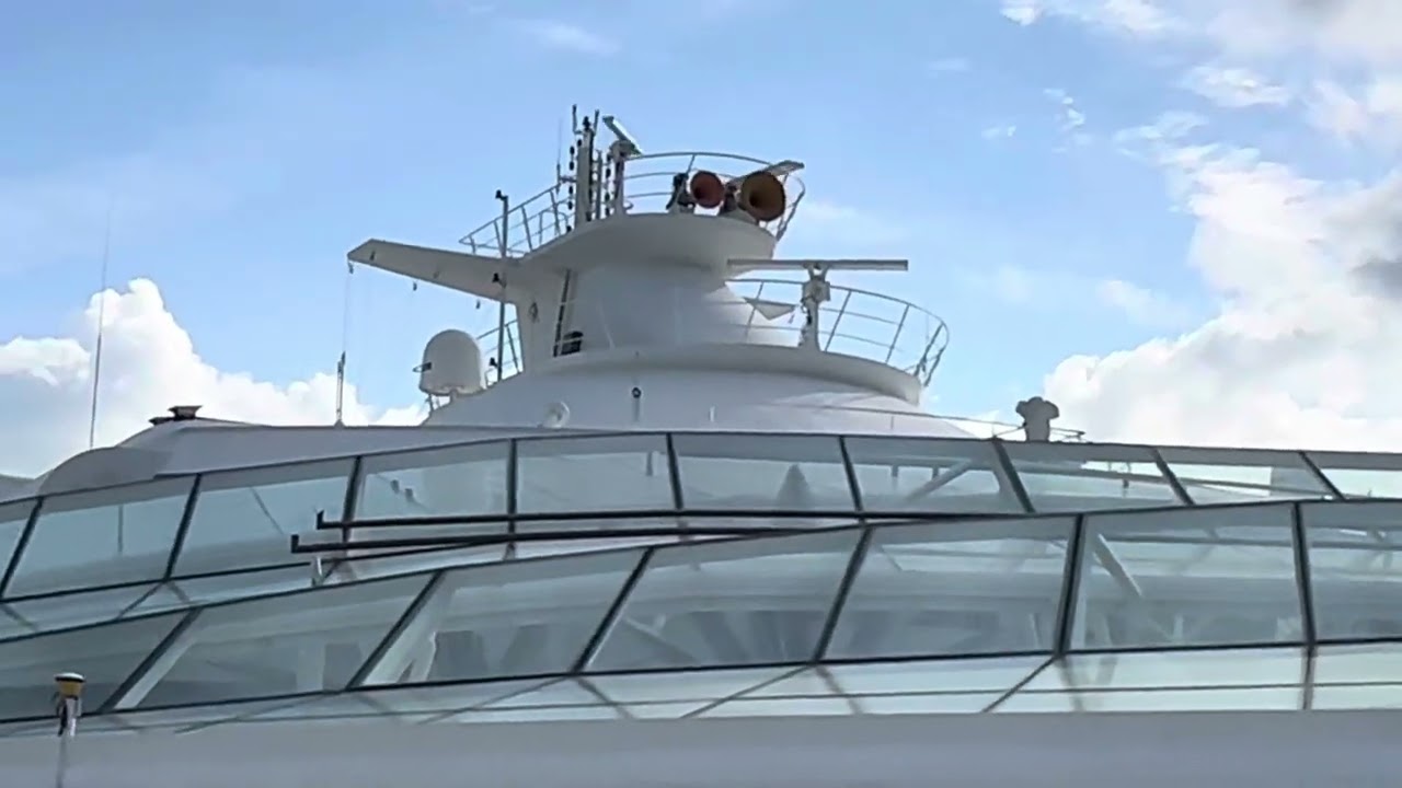 Independence of the Seas vs Oasis of the seas Horn battle