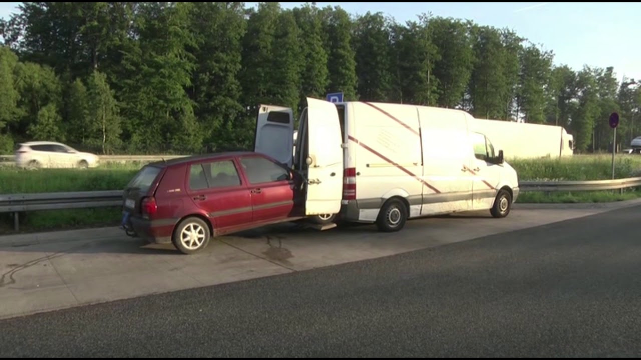 Polizei schießt auf Transporter: Kurioser Einsatz auf A4