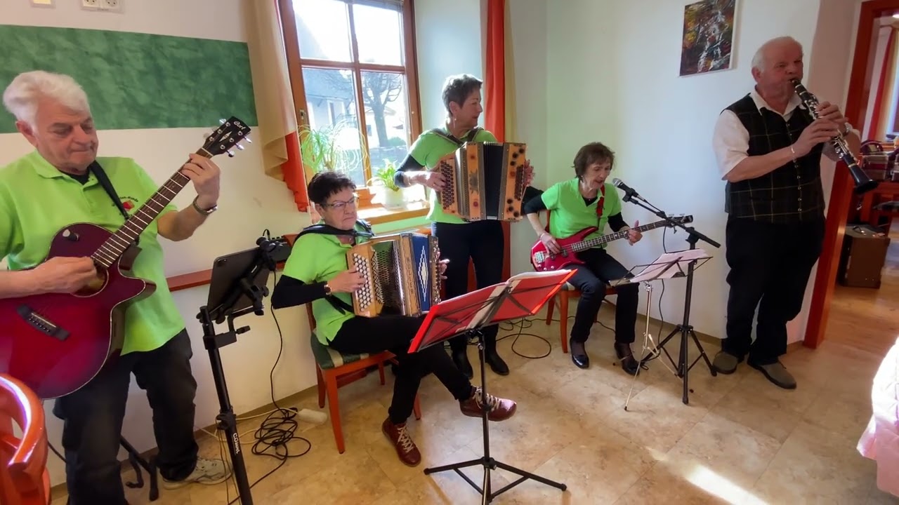 Mei Dirndl is in St. Veit   *Apfelschenke Pauliwirt* © OlmHERZ