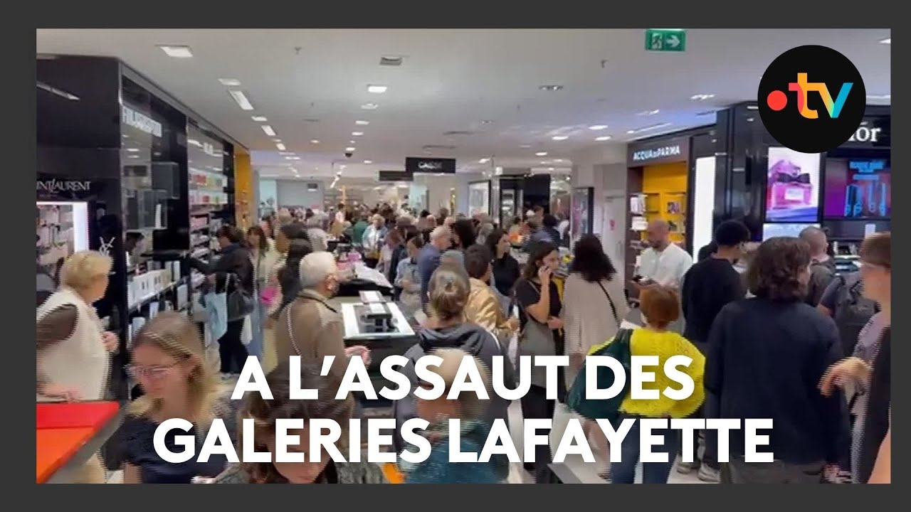 Braderie des Galeries Lafayette avant fermeture, les clients se sont précipités