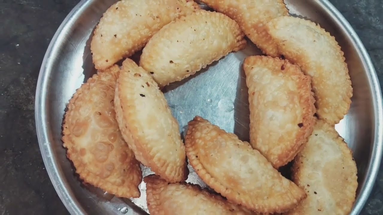 Mawa gujiya recipe in hindi, how to make Mawa gujiya kaise banate hai 