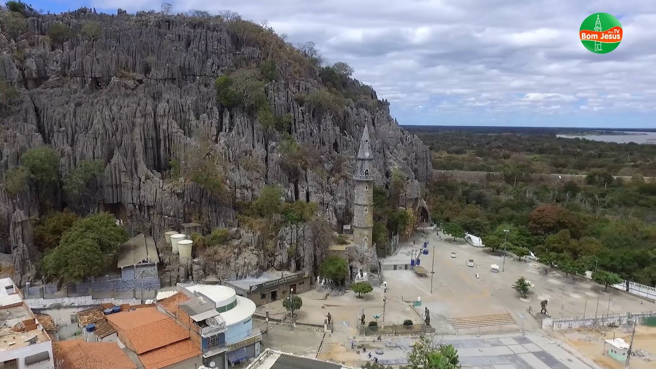 Subindo o morro da Gruta do Bom Jesus da Lapa- 2020