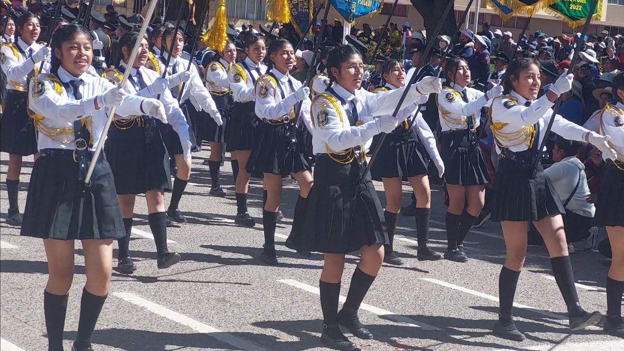 Impresionante desfile por los 77 aniversario del Colegio Politécnico Regional 