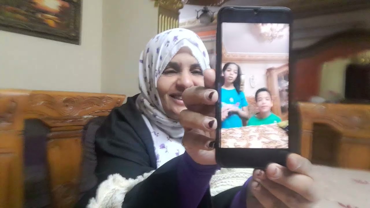كنت لازم اعمل كدة علشان  الكل حب حنين اول فديو لحنين وهى صغيرة