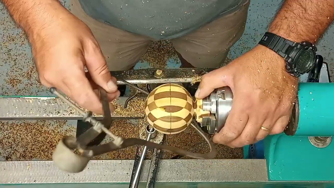 Torneando esfera de madeira segmentada (enfeite de mesa parte 2) / Wood Turning