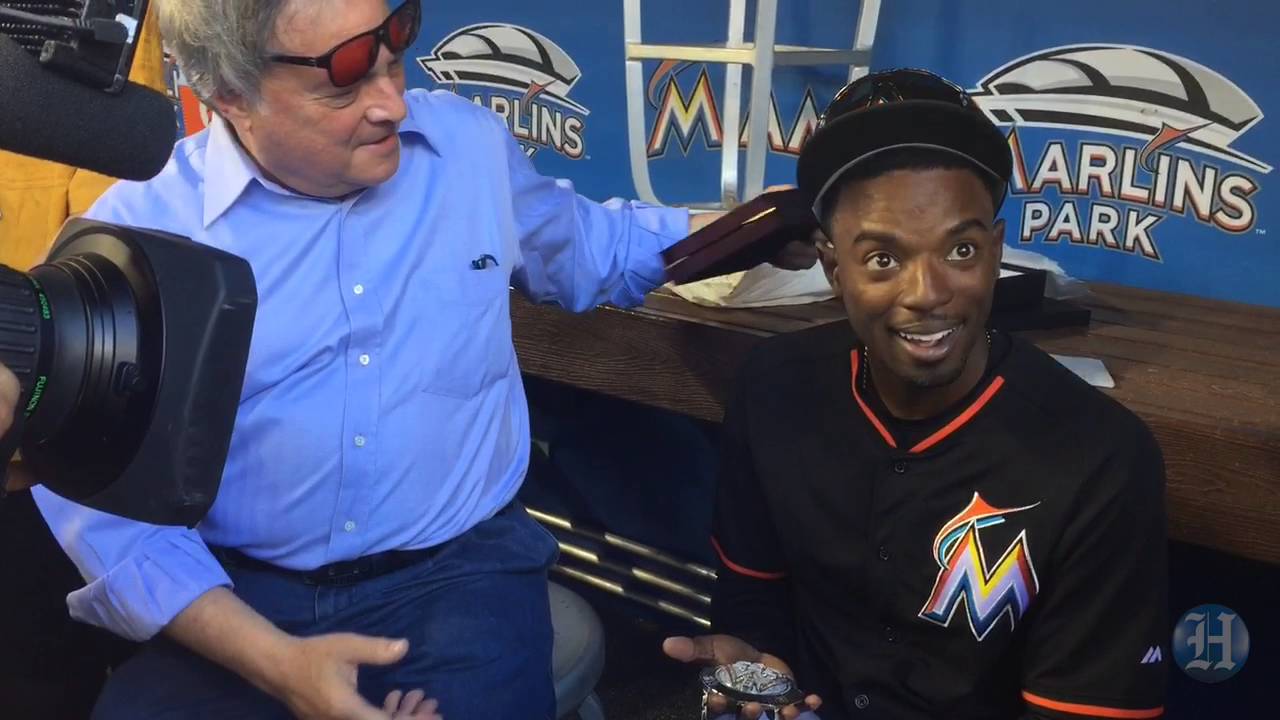 Marlins owner Jeffrey Loria gives pendant to Dee Gordon