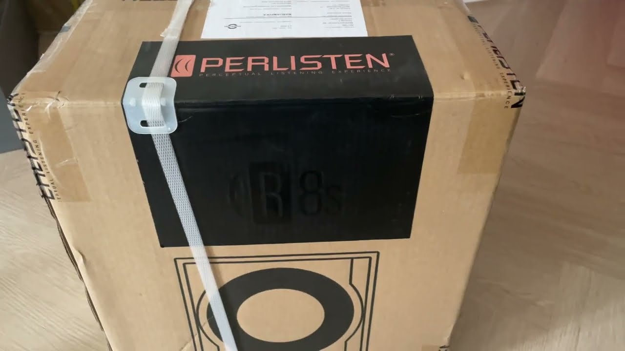 Unpacking Perlisten R8s sub