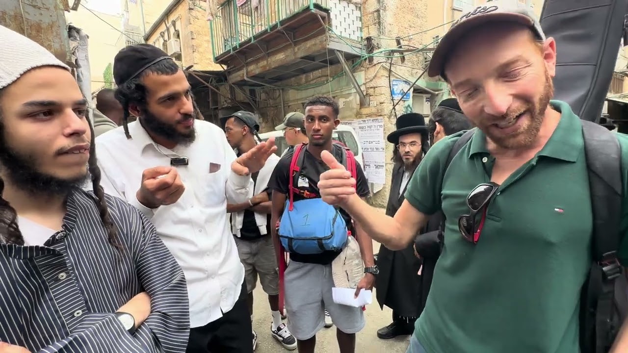 דיבייט חזק עם נטורי קרתא באמצע סיור ב100 שערים.