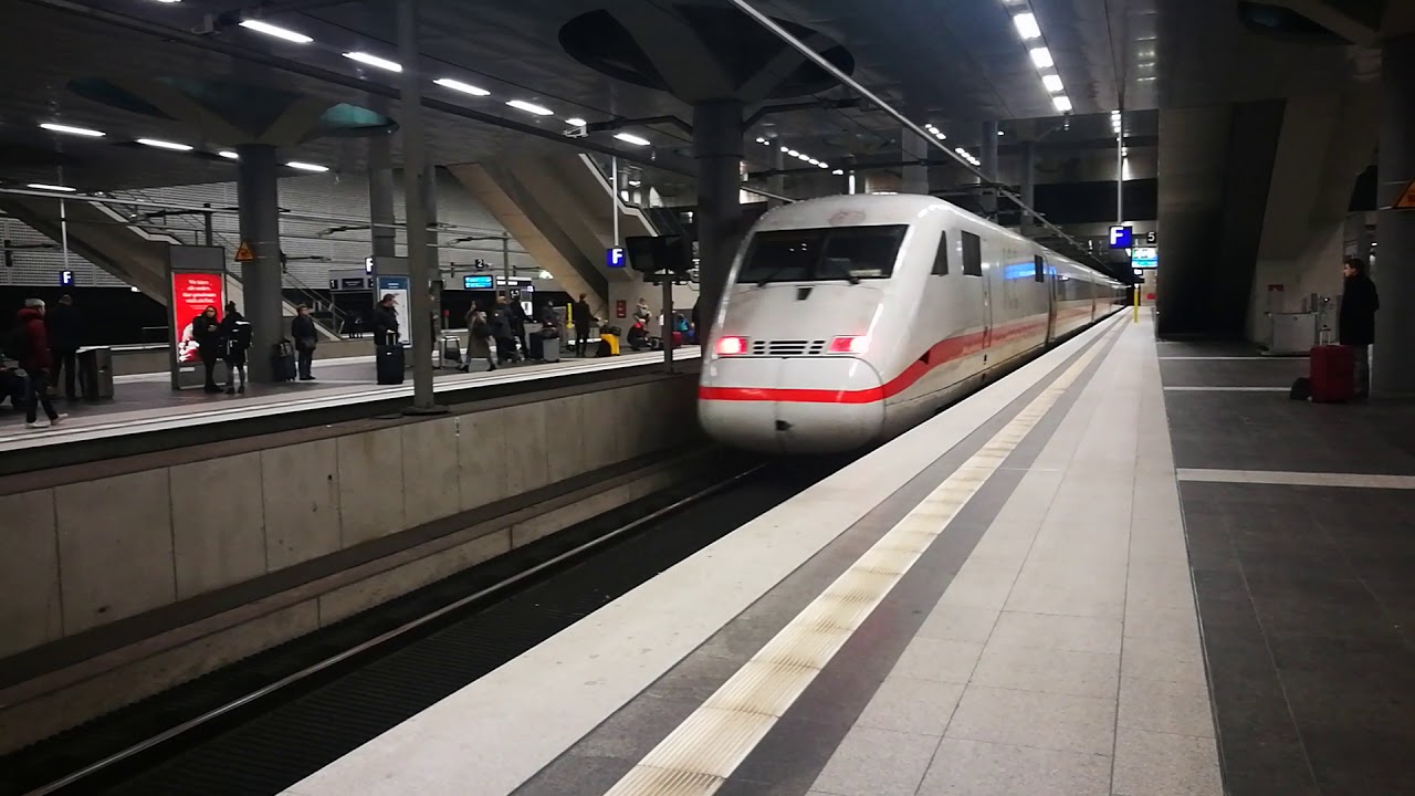 BR 402 im Bahnhof Berlin Hbf (Tief)