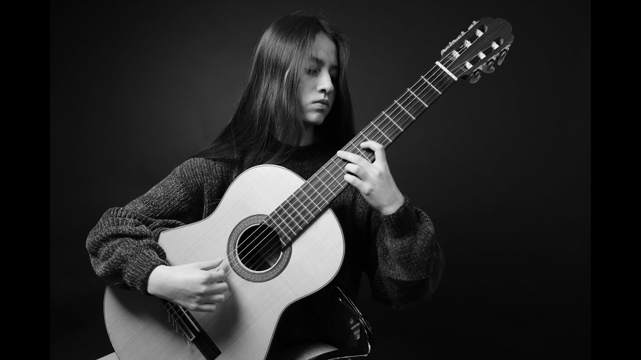 Monica Flores plays Caprice no 15 by Legnani