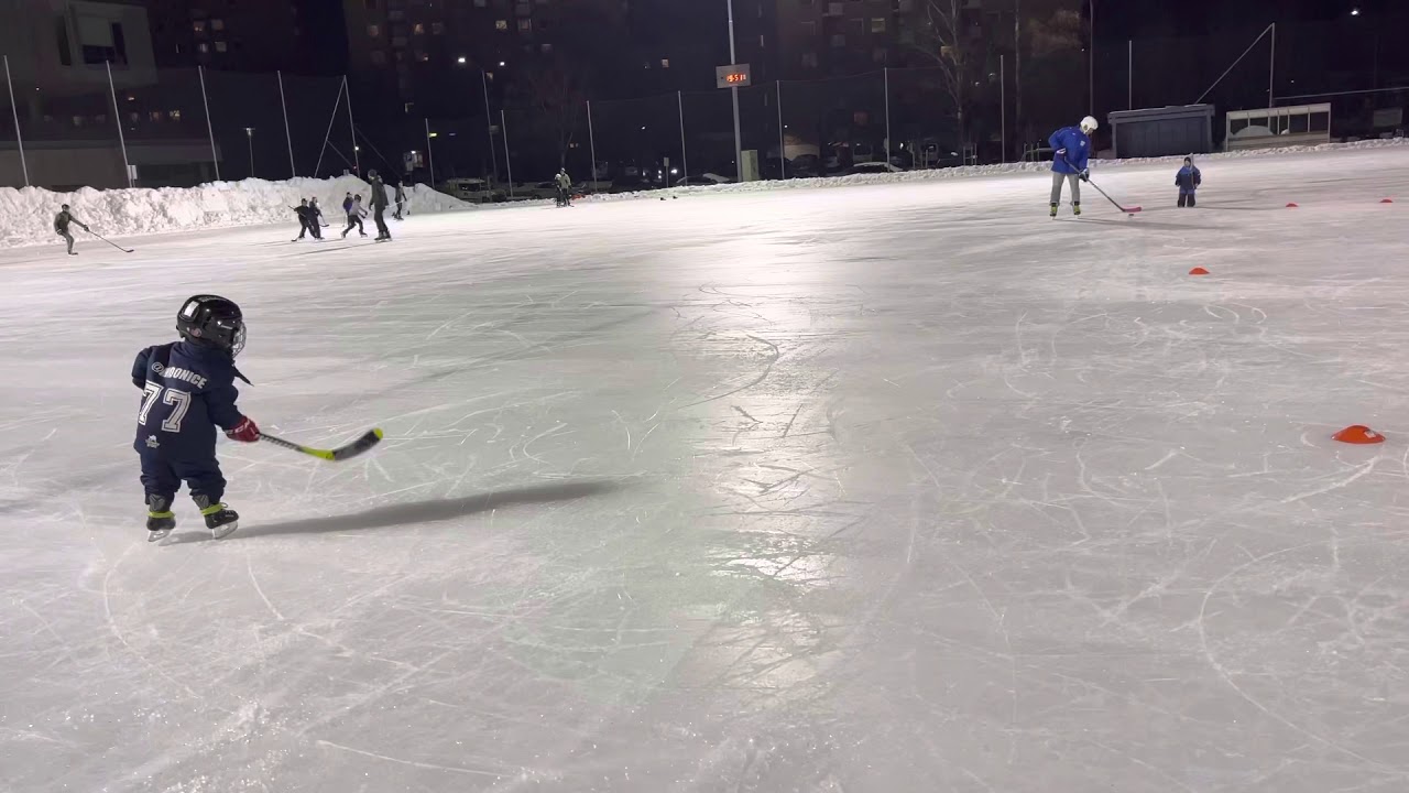 young hockey player 3,5 year&rsquo;s old