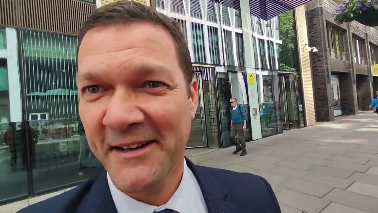 Сумасшедшие охранники в здании UK Gov Investments (Вестминстер, 2/3)