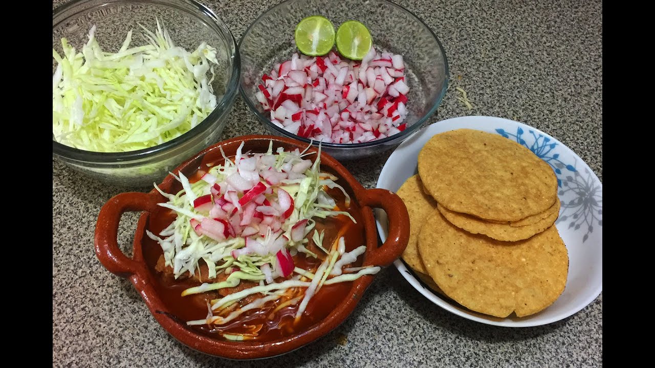 Pozole Rojo De Puerco y Pollo