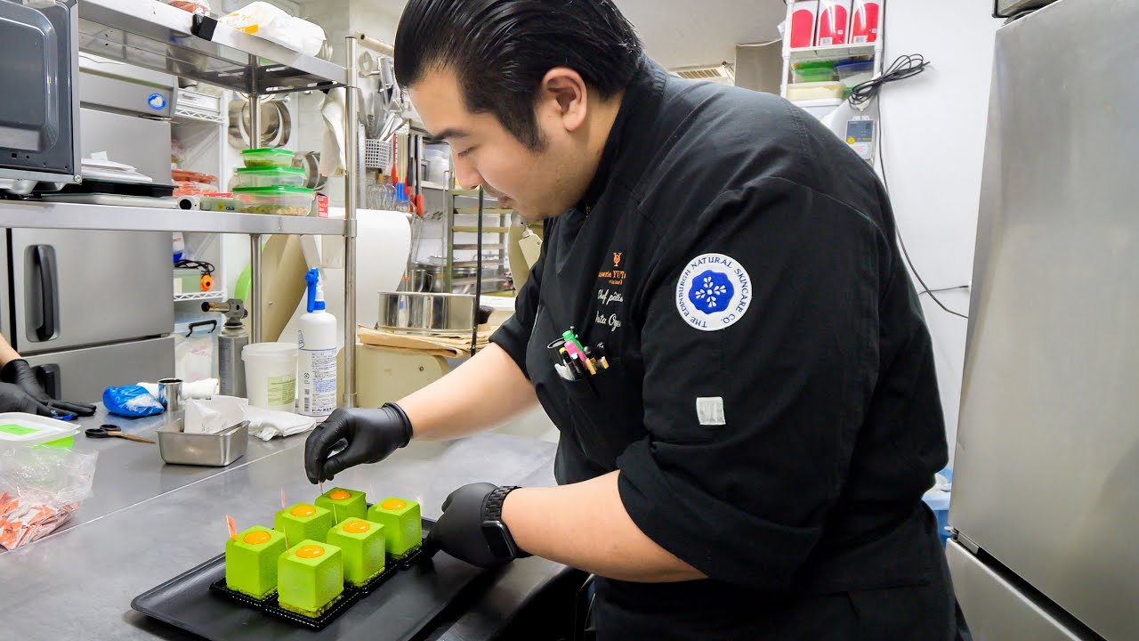 珍しい見た目のピスタチオムースの仕込みに密着。こだわりの食材と職人の技が生む一品