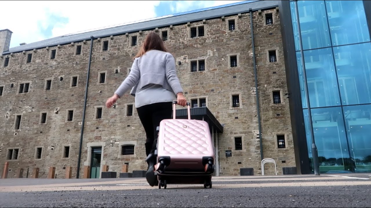 Two nights in England's most haunted hotel alone | Bodmin Jail Hotel