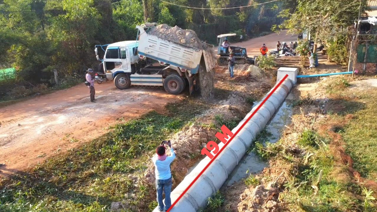 Start new Project!! 5t Dump truck And Bulldozer Push soil bury drainage system a 19M