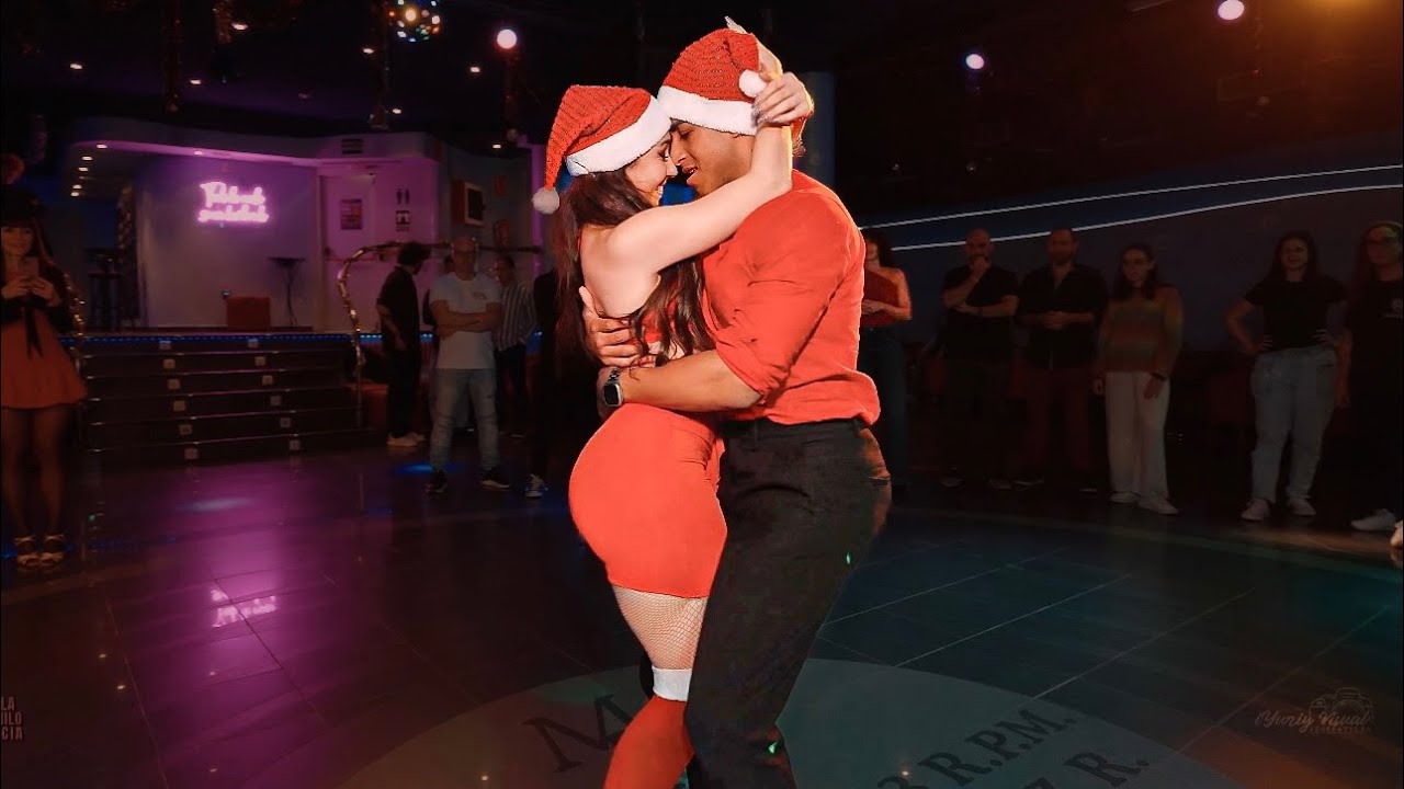 Elena Khamsi & Byron🌹❤️ BACHATA NAVIDAD ❤️🌹✨ Last Christmas - Rodrigo Ace, Christmas Bachata❤️