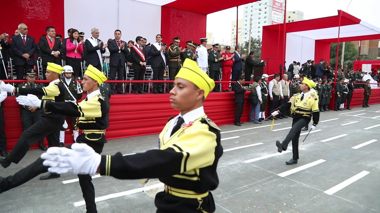 Colegio San Juan en desfile conmemorando el 197° aniversario de la Independencia del Perú