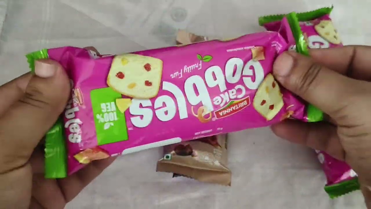 Some Lot's candies and cake / 