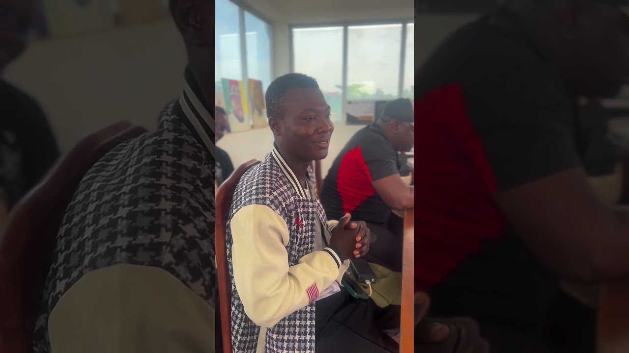 Merci papa fingon tralala officiel de m'avoir présenté au public 🙏🙏