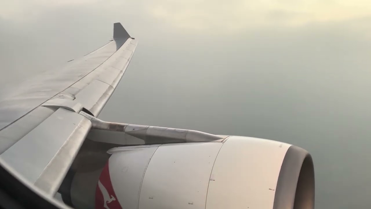 Qantas A330-300 evening landing at Hong Kong | VH-QPB