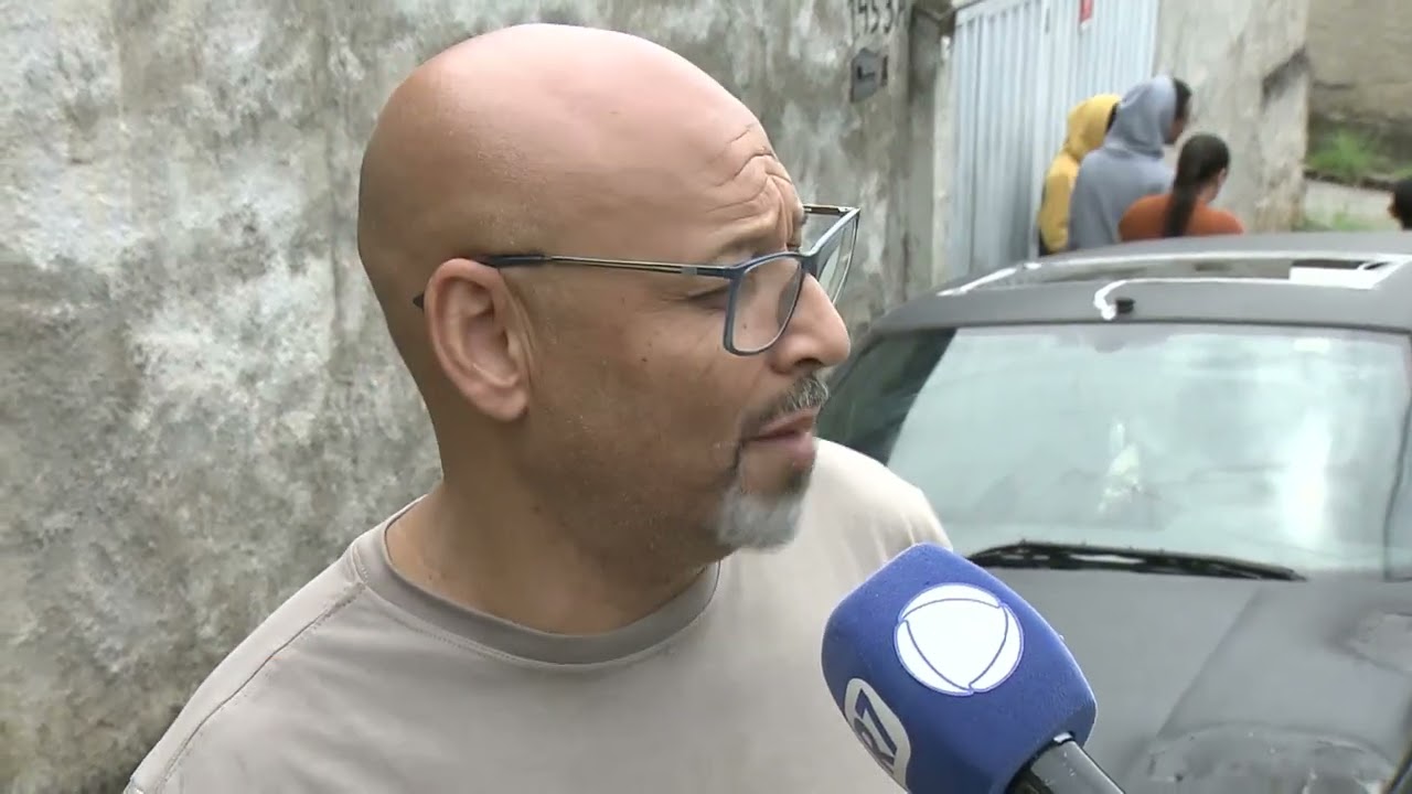 Caminhão desce morro desgovernado, bate três carros e motorista é preso em BH