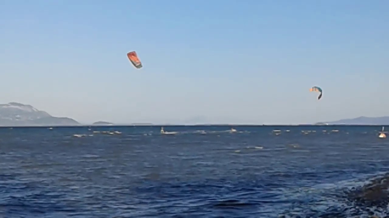 Kitesurfing skarfia ftiotida