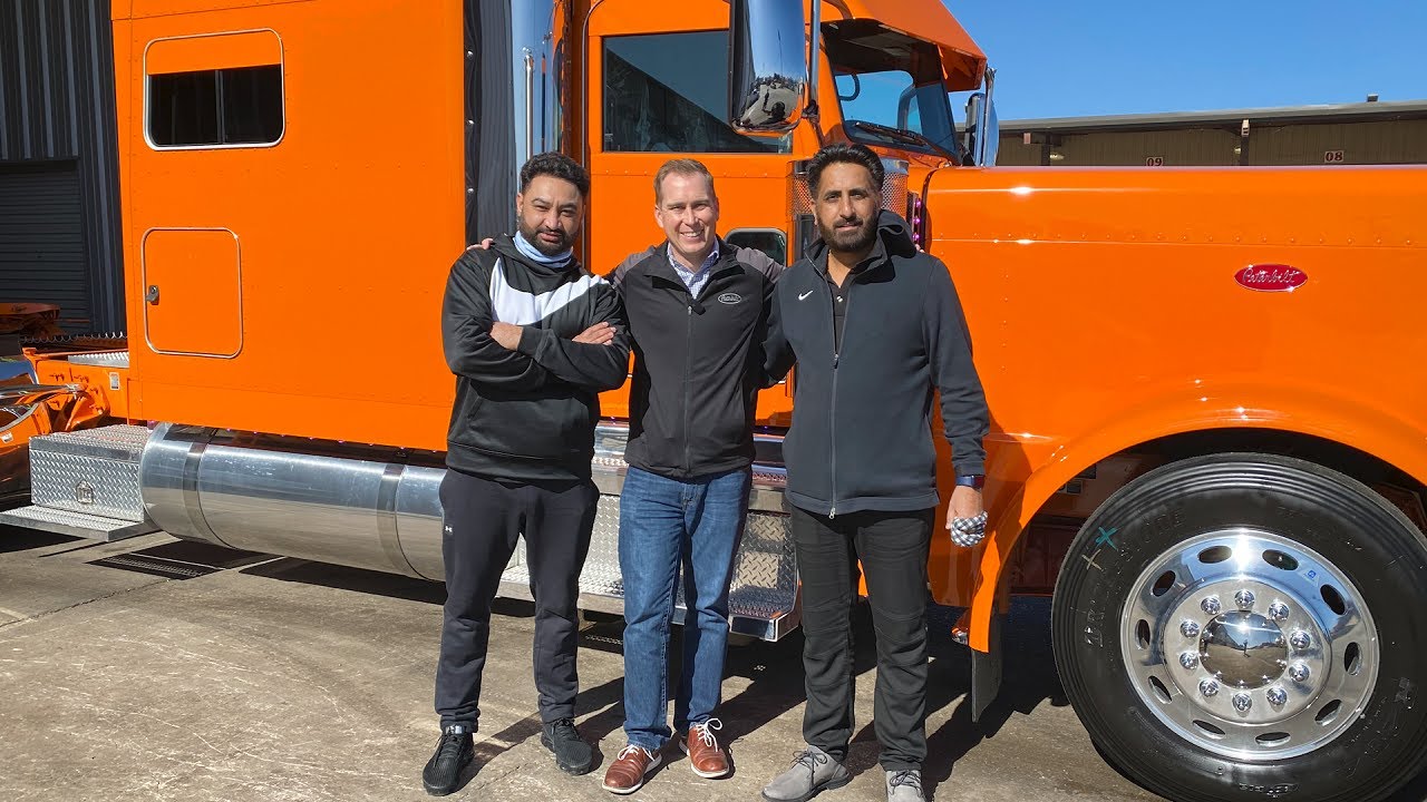 Custom Order – Harry Toor Omaha Orange Peterbilt 389 Dual Revolution Lights