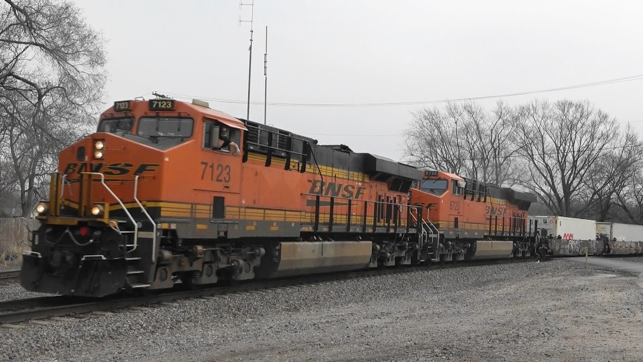 BNSF 7123 Leads a Stack Train, Colona, IL 3/3/26