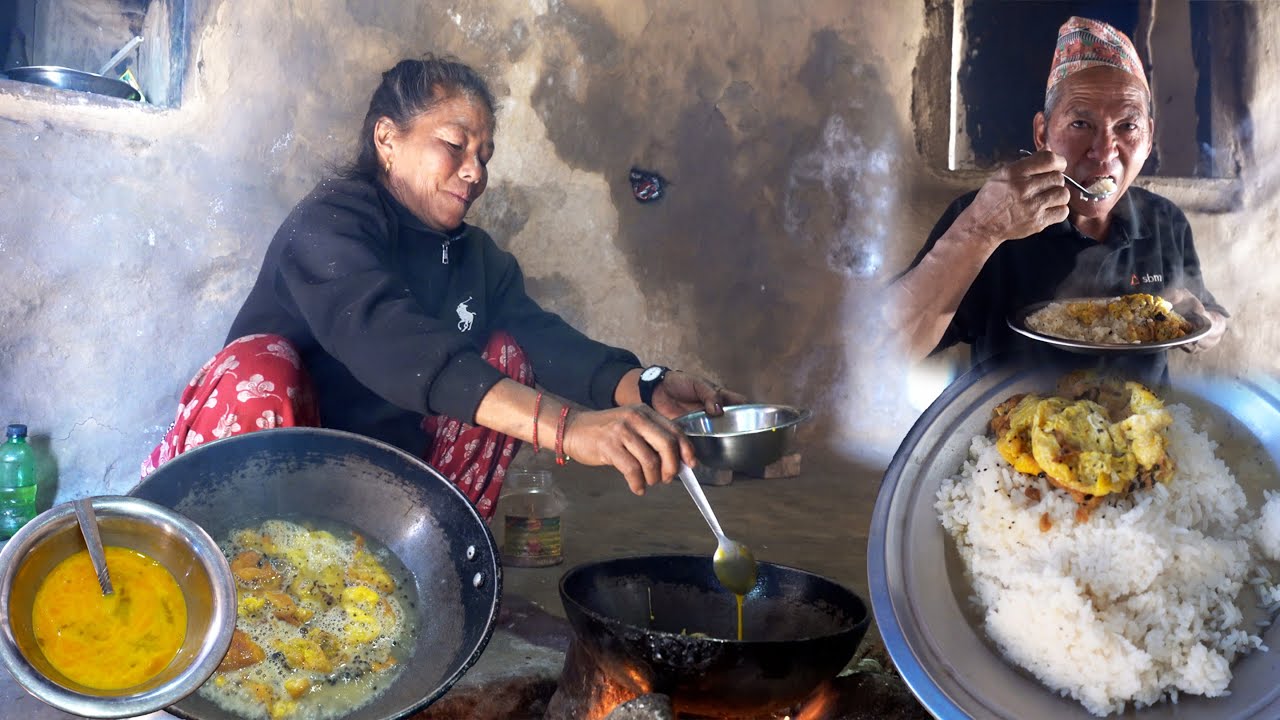 jungle man's wife cooks  egg curry rice in the lunch in the village house ||