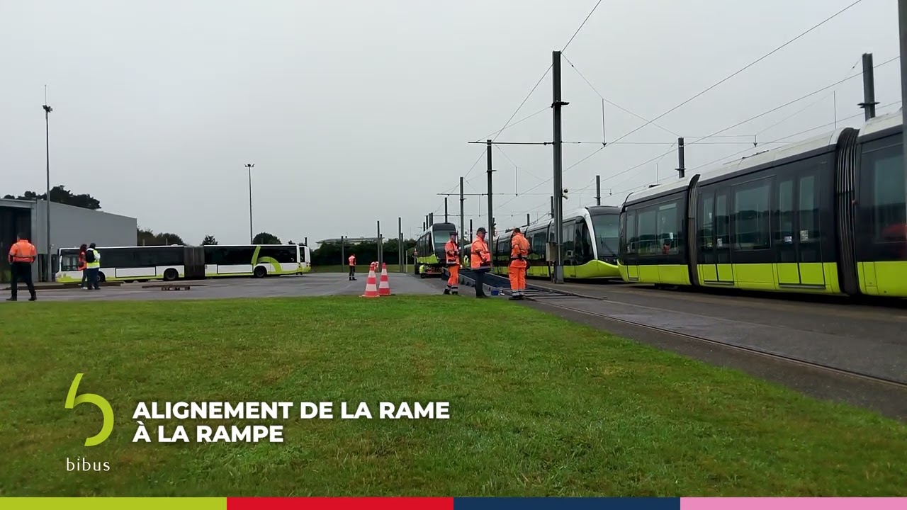 Les coulisses du déchargement de la nouvelle rame de tramway à Brest !