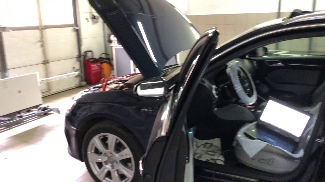 Alignment of Side Assist radars and ACC radar. Audi A3 E-tron 2017.