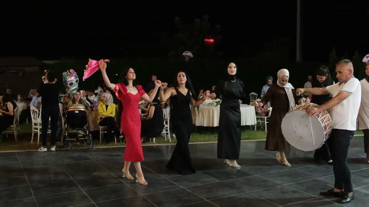 Halay başı &ouml;yle bir oynadı ki!!