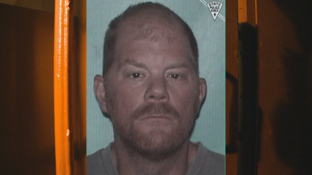 Video of alleged locker room theft