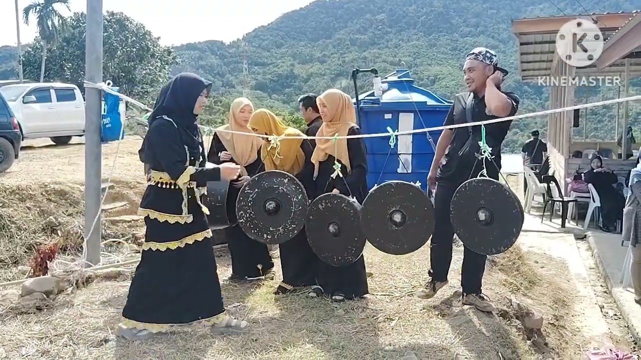 Program Gotong Royong Perdana Kg.Mohimboyon. Johan Paluan Gong (Luminokos)