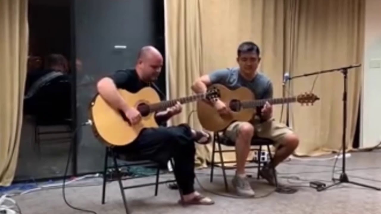 Andy McKee Duet- Everybody Wants to Rule the World