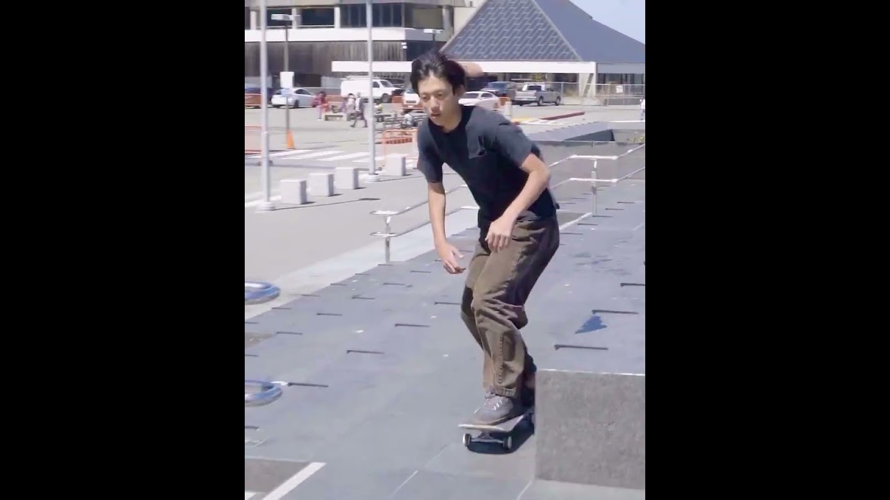 Inward heel tailslide and big flip IG @kento_urano