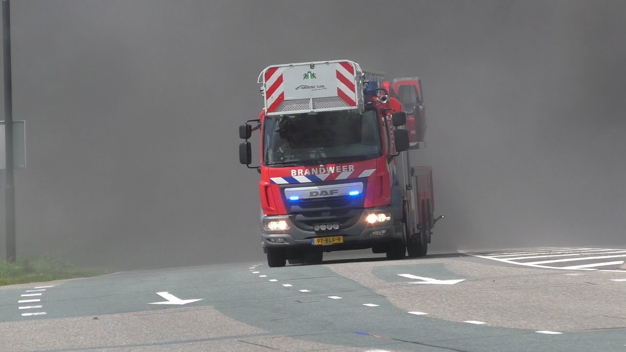 [GRIP 2 ] Vele brandweereenheden met spoed naar een Zeer Grote Brand in Alblasserdam!